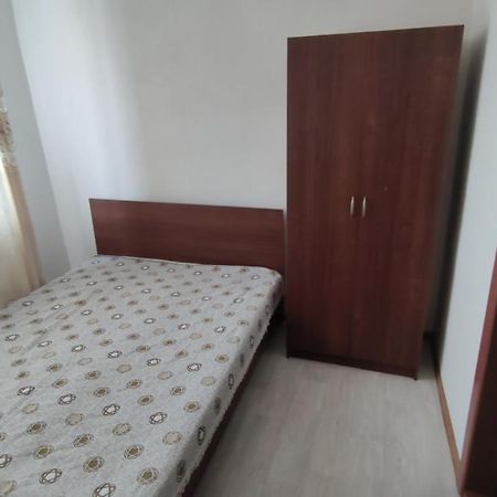 Хостел На Барахолки Алма Ата Екстериор снимка